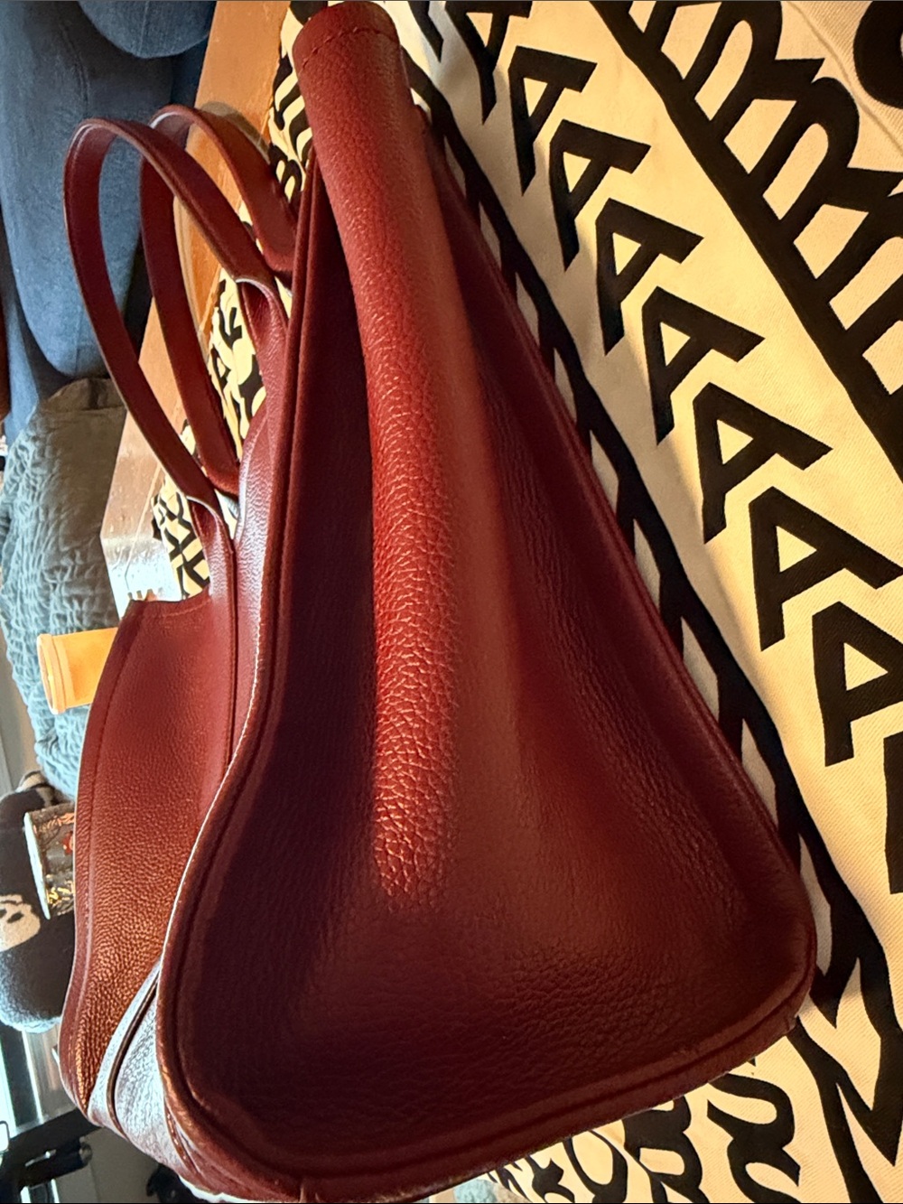 Marc Jacobs Burgundy Red Pebbled Leather Tote with Logo - Picture 3 of 6